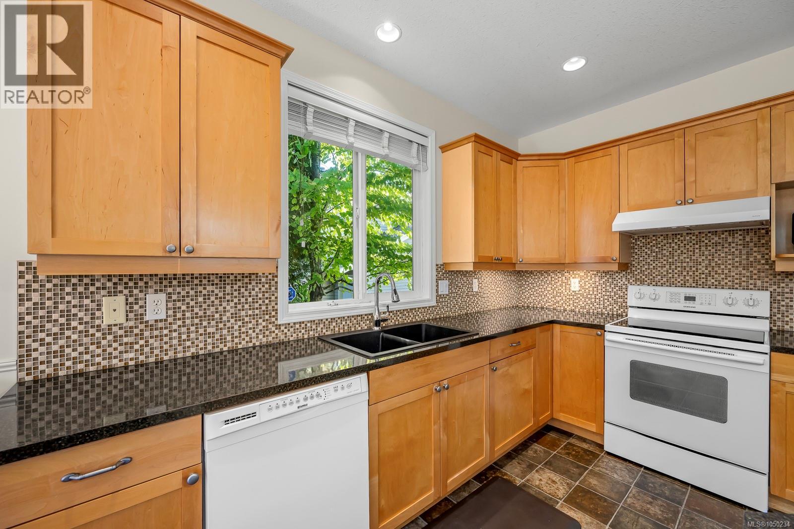 2464 Stirling Cres, Courtenay, British Columbia  V9N 1Y2 - Photo 20 - 1050234