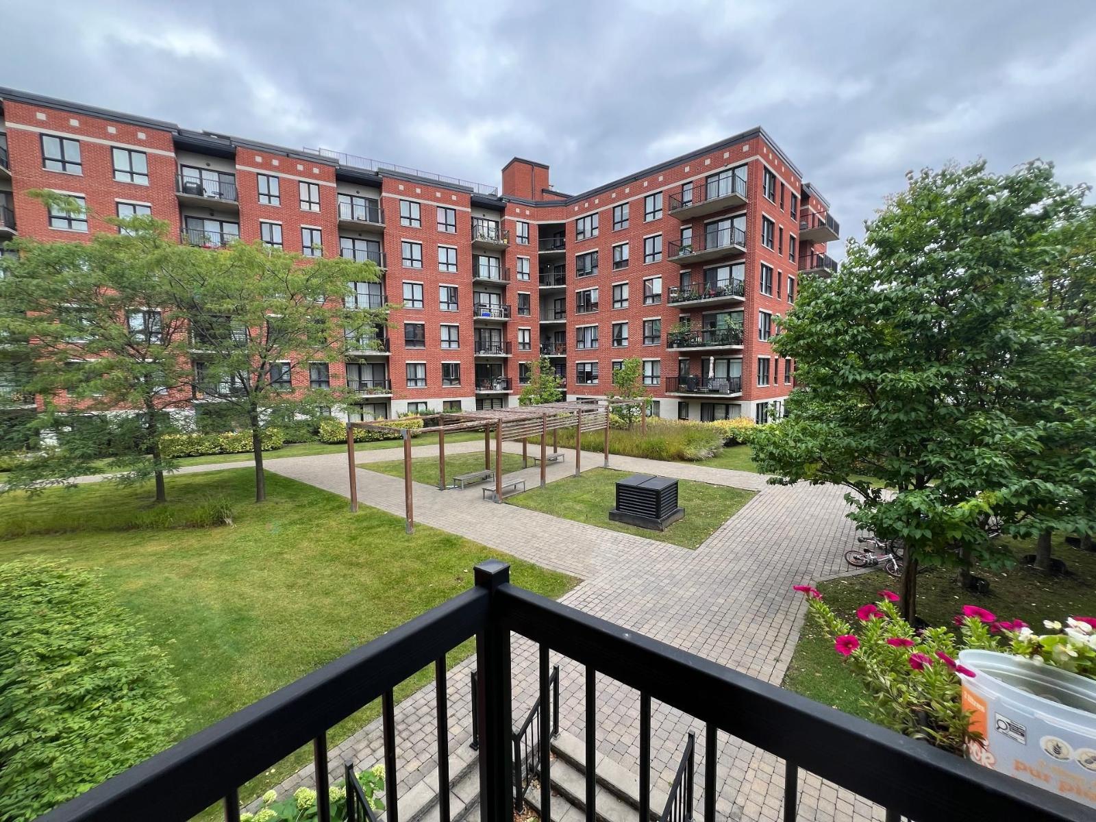 2555 Rue Grenet|#206 Montréal (Saint-Laurent) Quebec Canada H4L0A9 5