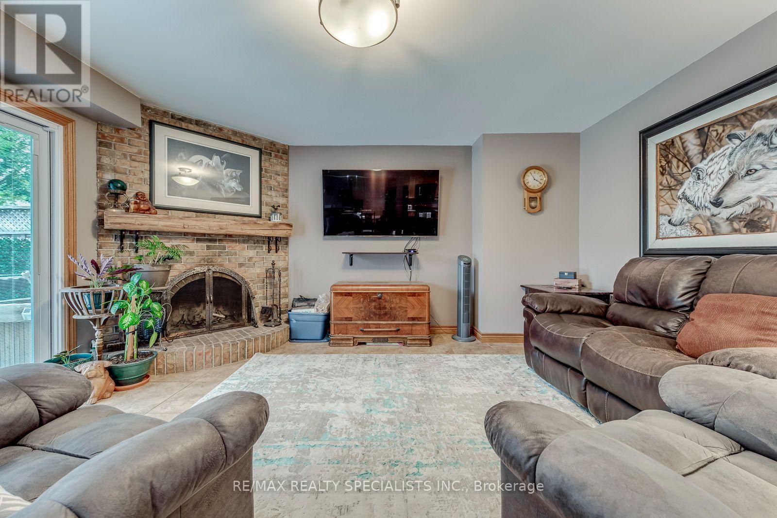 4089 Barbican Drive, Mississauga, Ontario  L5L 2C4 - Photo 3 - W13792684