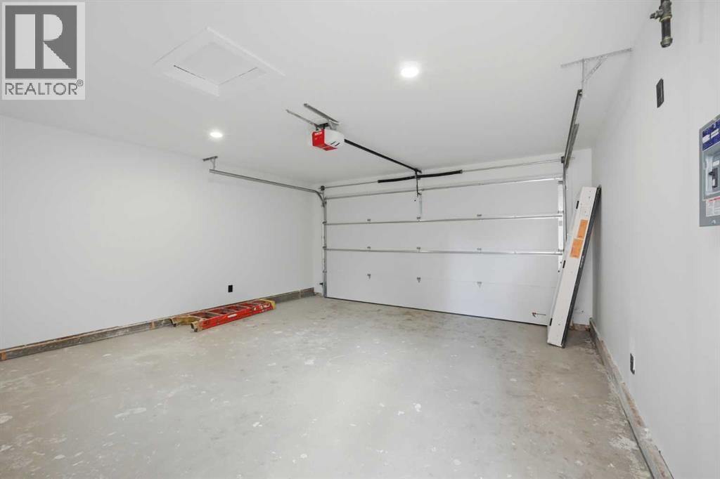 1433 Strathcona Drive SW photo 47