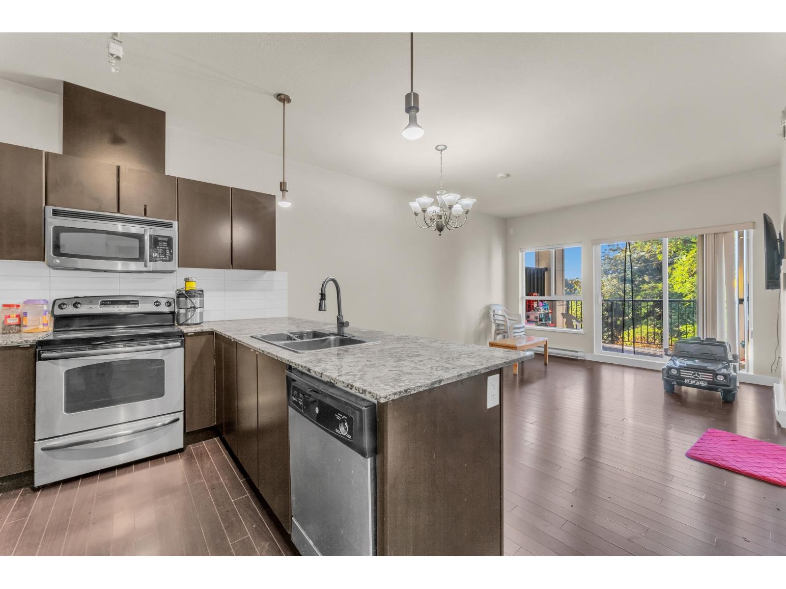 409 9655 King George Boulevard, Surrey, British Columbia V3T 0C7 - Photo 3 - R3167886