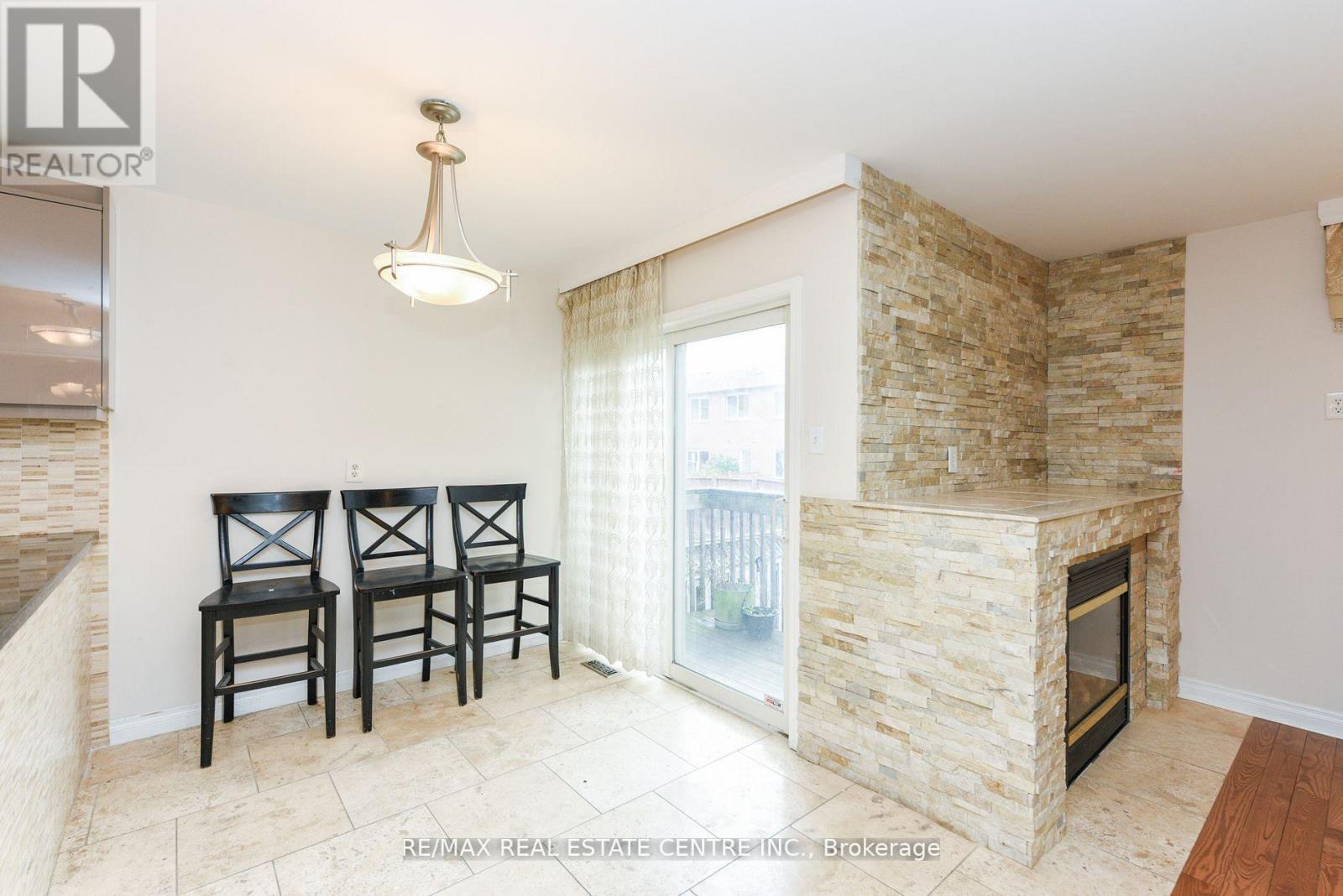 5989 Sidmouth Street, Mississauga, Ontario  L5V 2Z5 - Photo 12 - W13811534