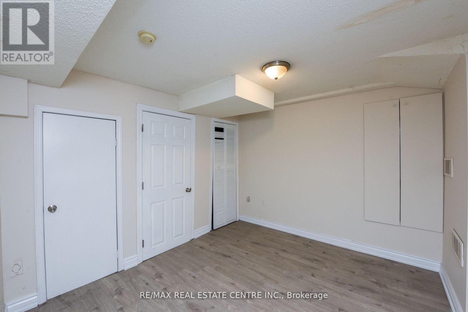 5989 Sidmouth Street, Mississauga, Ontario  L5V 2Z5 - Photo 37 - W13811534