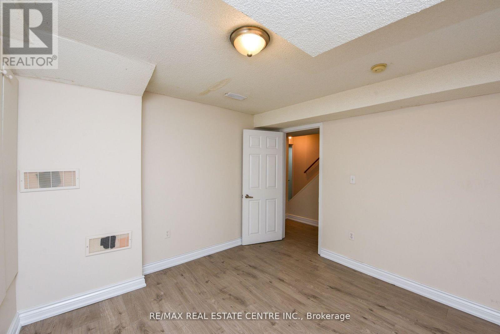 5989 Sidmouth Street, Mississauga, Ontario  L5V 2Z5 - Photo 38 - W13811534