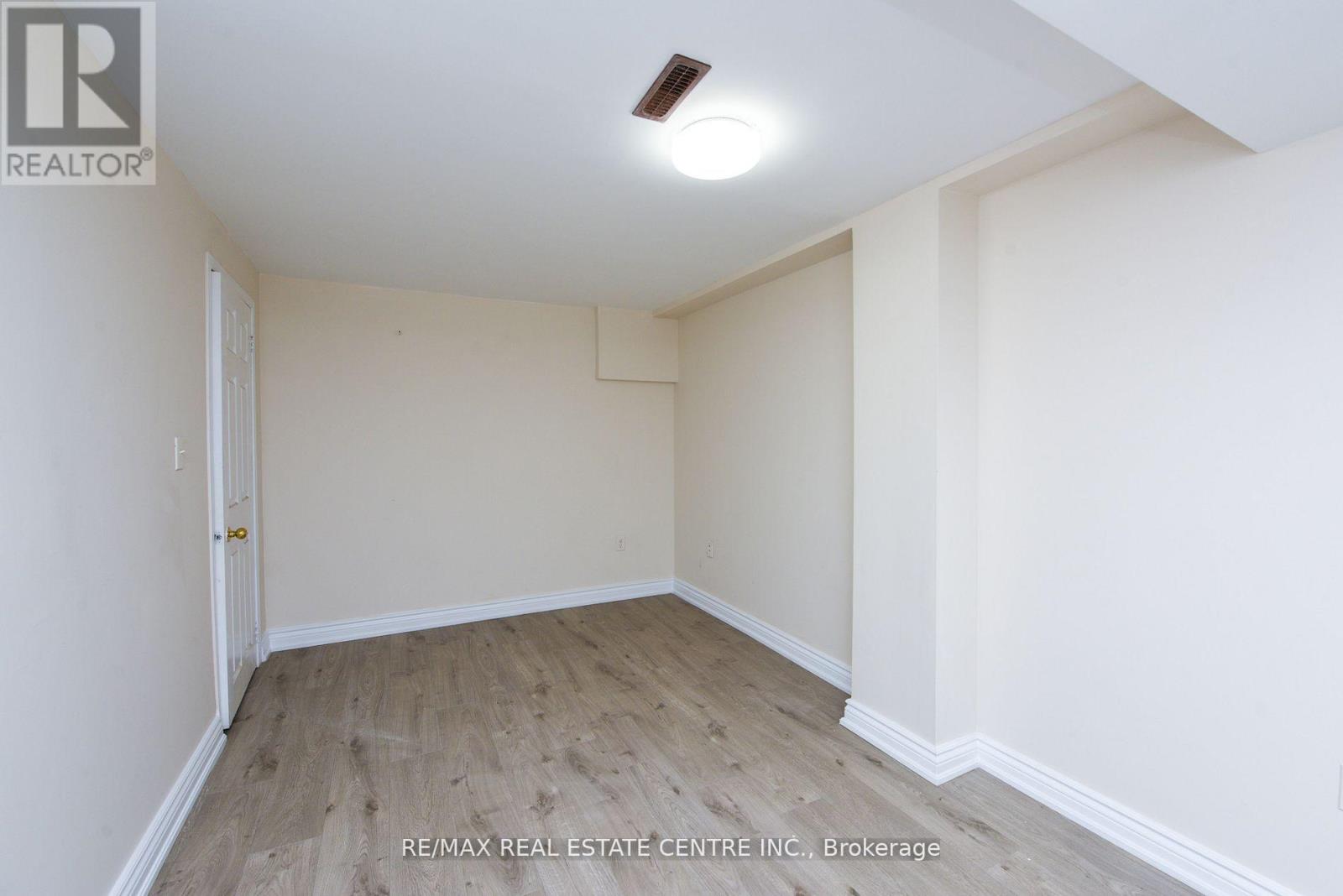 5989 Sidmouth Street, Mississauga, Ontario  L5V 2Z5 - Photo 41 - W13811534