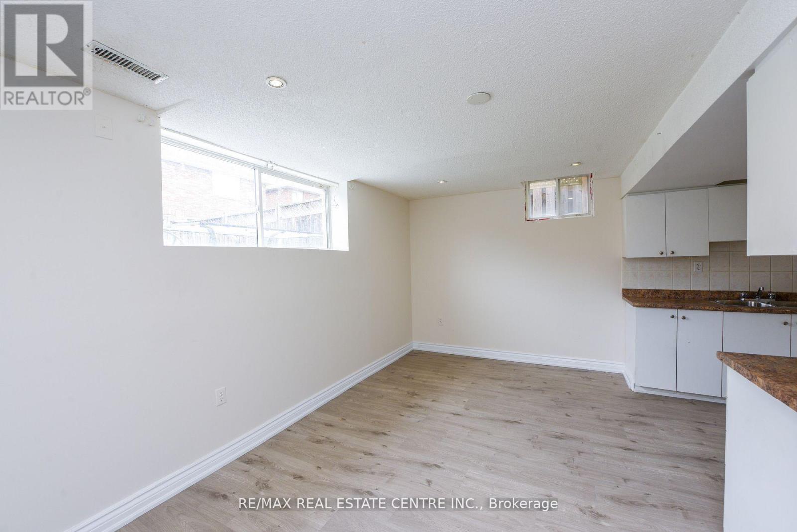 5989 Sidmouth Street, Mississauga, Ontario  L5V 2Z5 - Photo 42 - W13811534