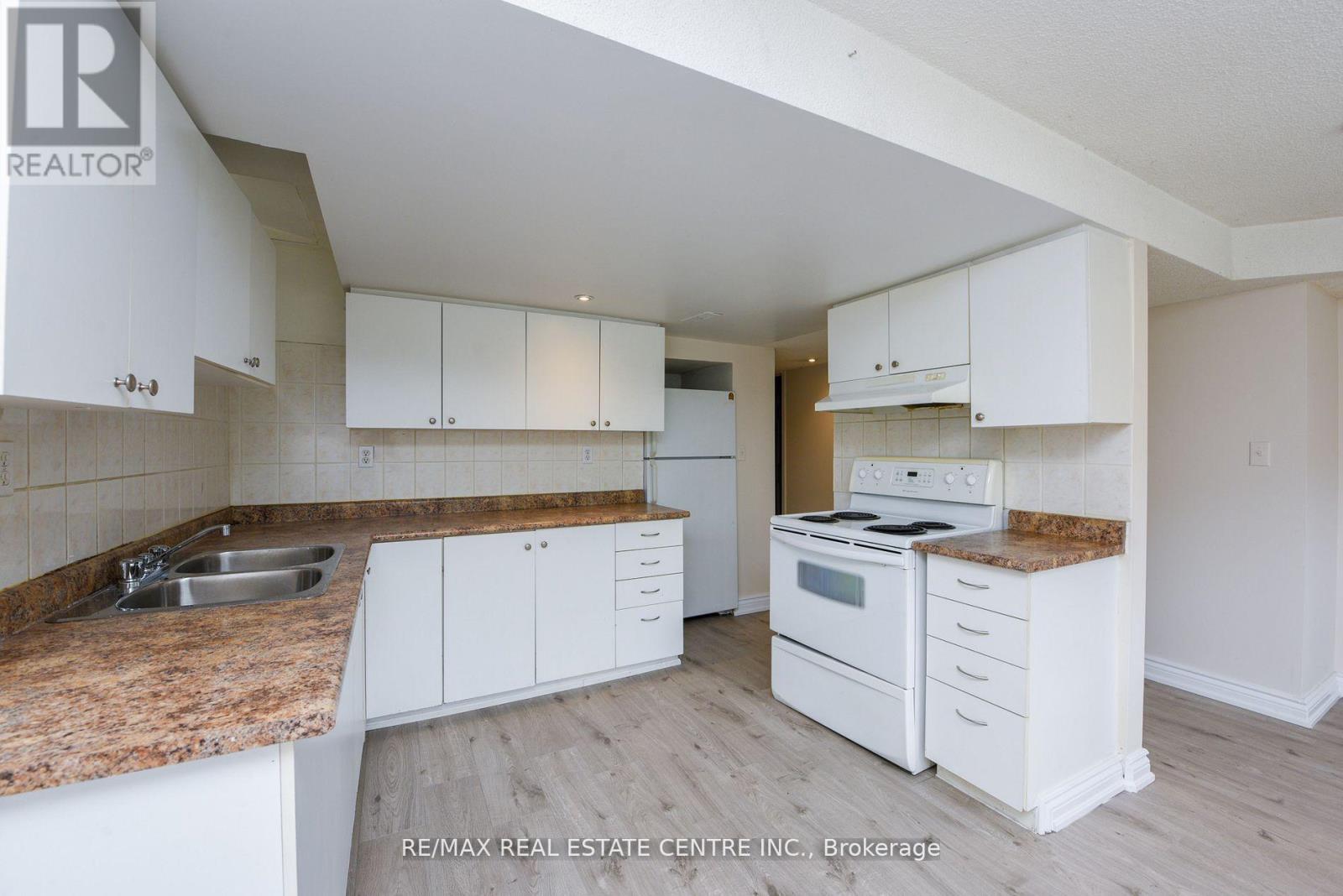 5989 Sidmouth Street, Mississauga, Ontario  L5V 2Z5 - Photo 45 - W13811534