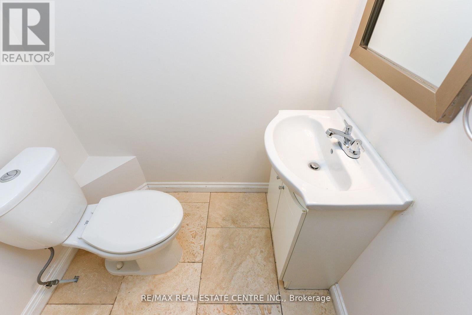 5989 Sidmouth Street, Mississauga, Ontario  L5V 2Z5 - Photo 5 - W13811534