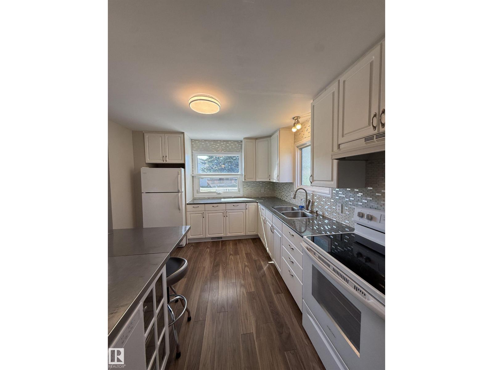 3723 46 St Nw Nw, Edmonton, Alberta  T6L 3T7 - Photo 3 - E4509744