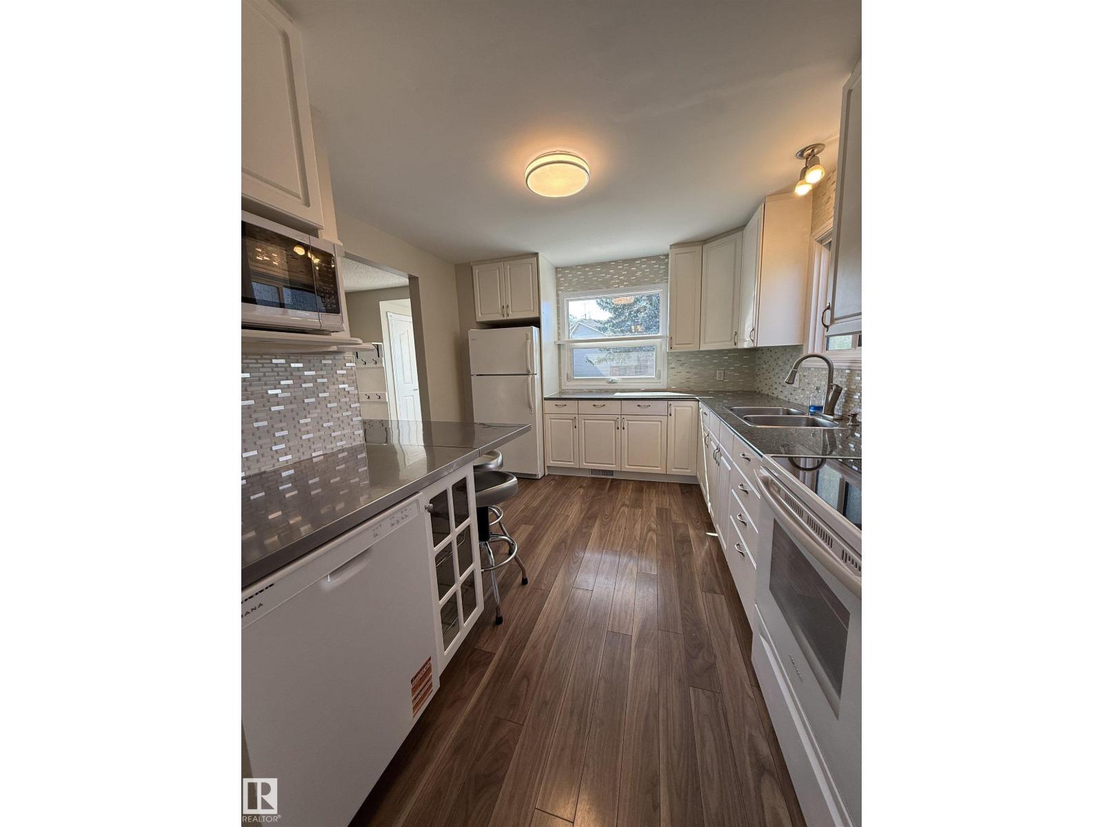 3723 46 St Nw Nw, Edmonton, Alberta  T6L 3T7 - Photo 4 - E4509744