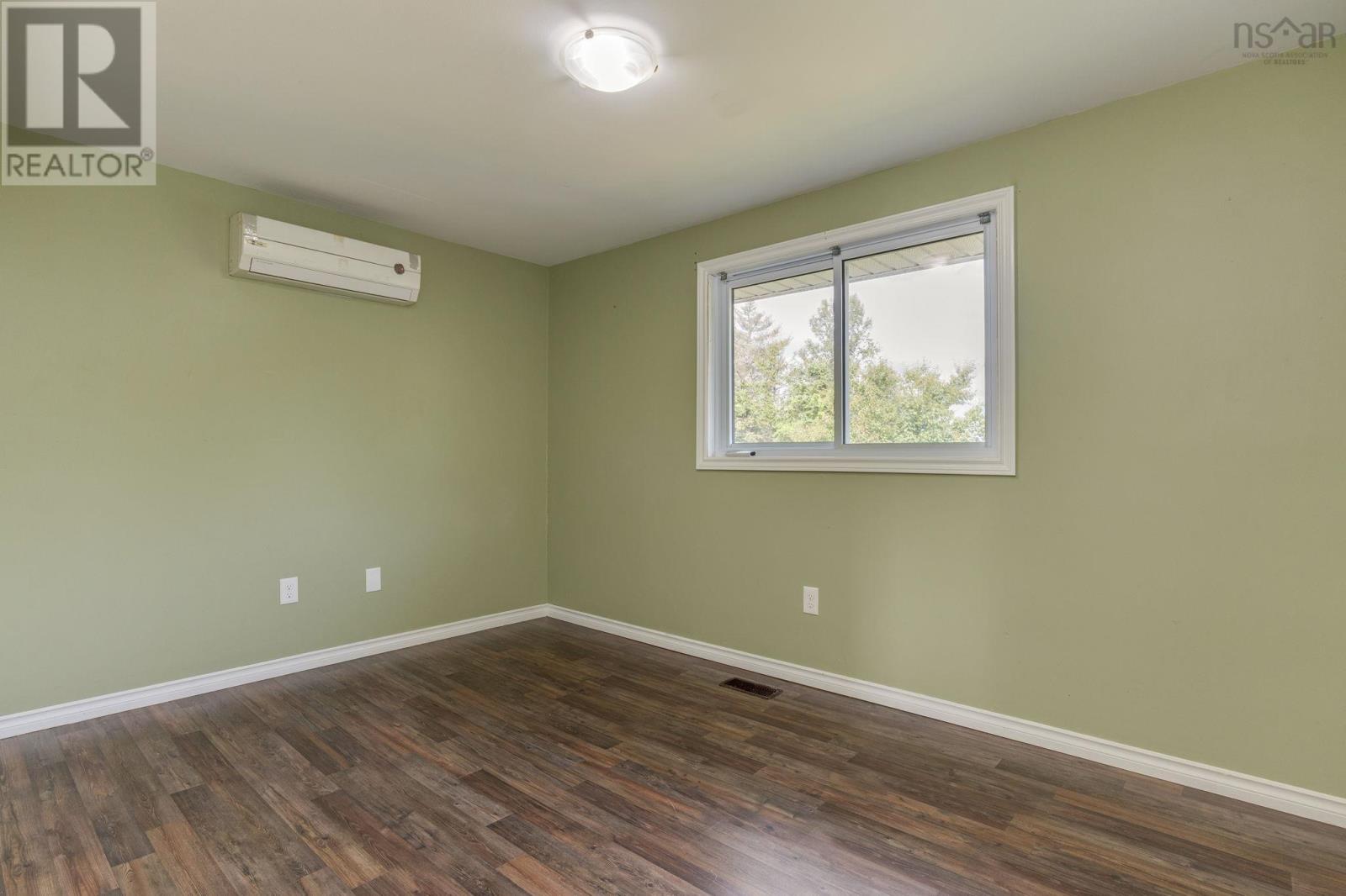 15 Dipper Crescent photo 13