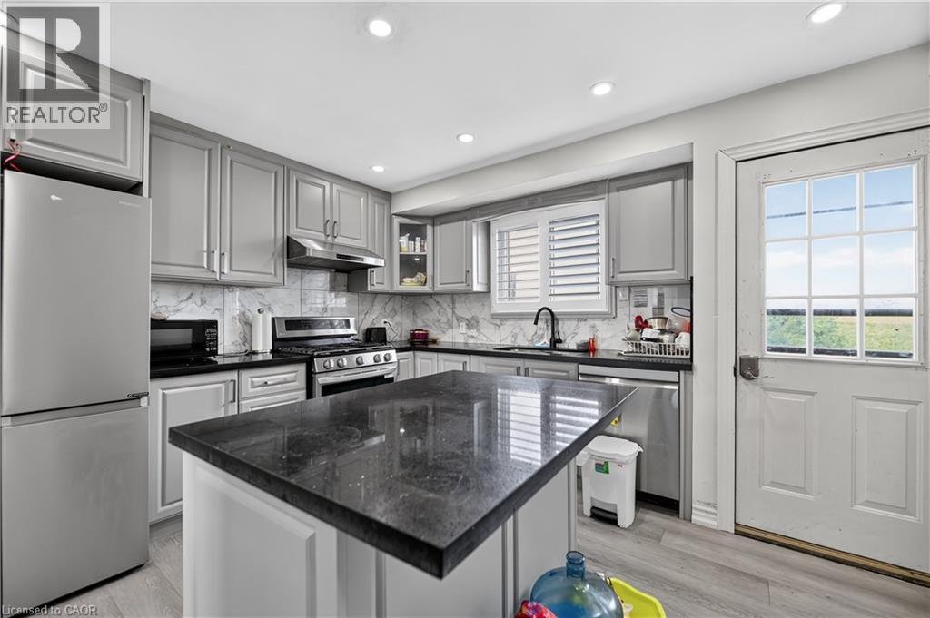 685717 HWY 2 Unit# Right Side