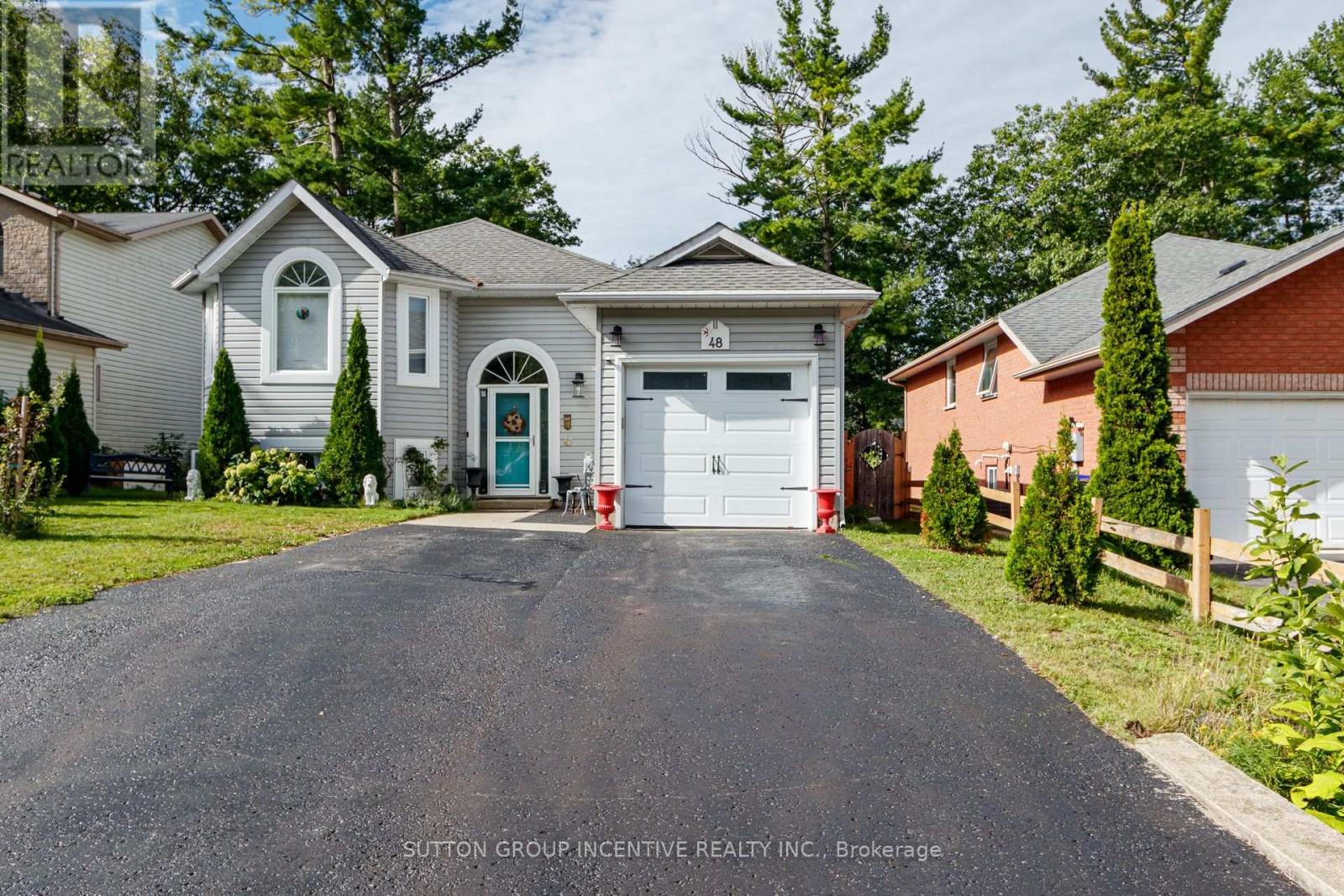 48 Wesley Avenue, Wasaga Beach, Ontario  L9Z 1C8 - Photo 2 - S13597418