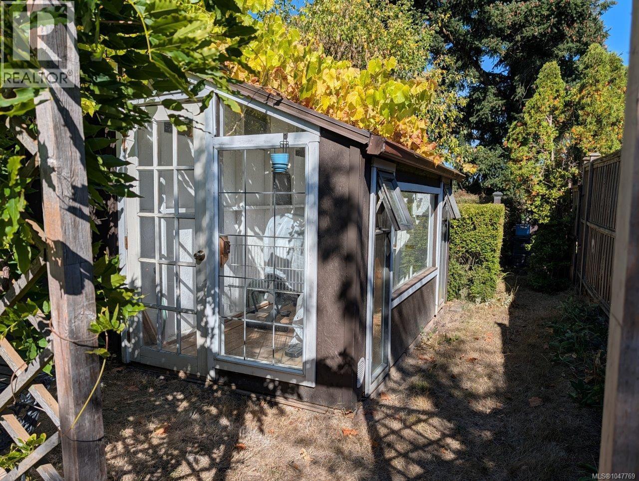 3870 Rowland Ave photo 43