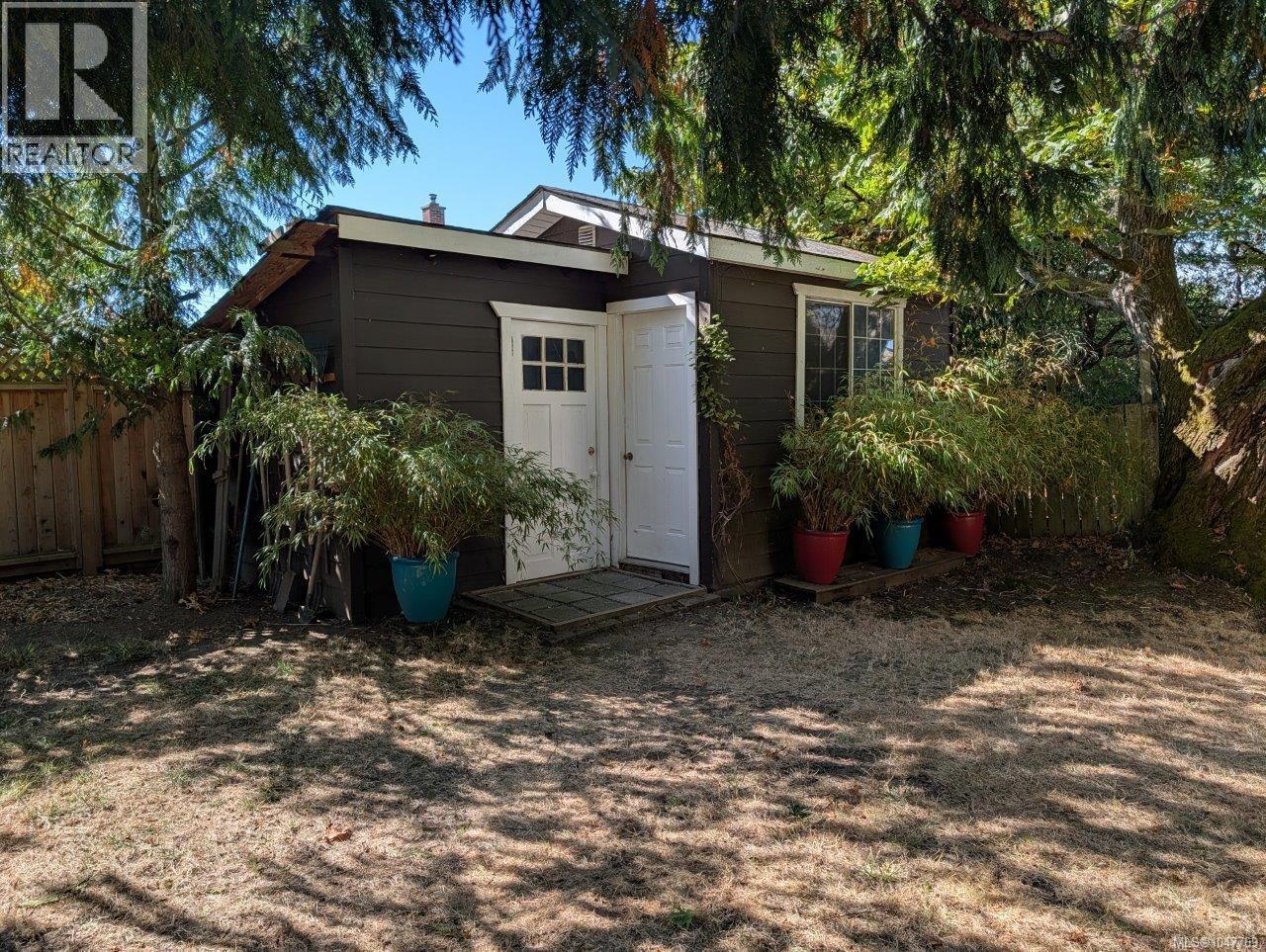 3870 Rowland Ave photo 41