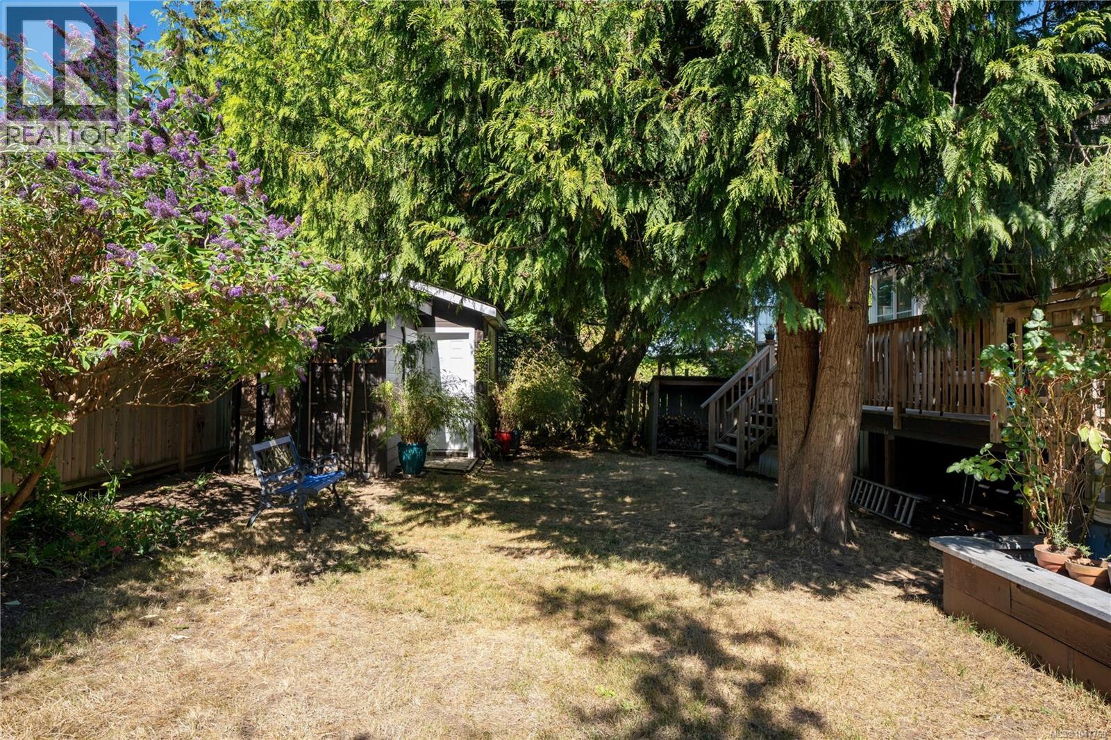 3870 Rowland Ave photo 36
