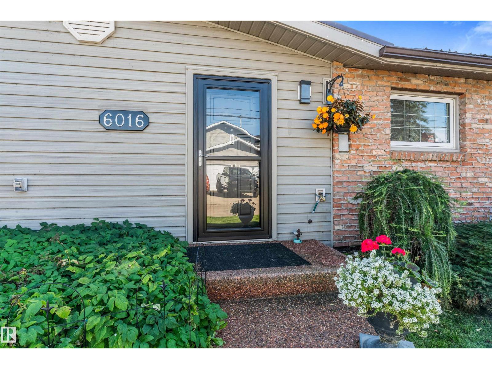 6016 52 Av, Rural Lac Ste. Anne County, Alberta  T0E 0A0 - Photo 10 - E4509748