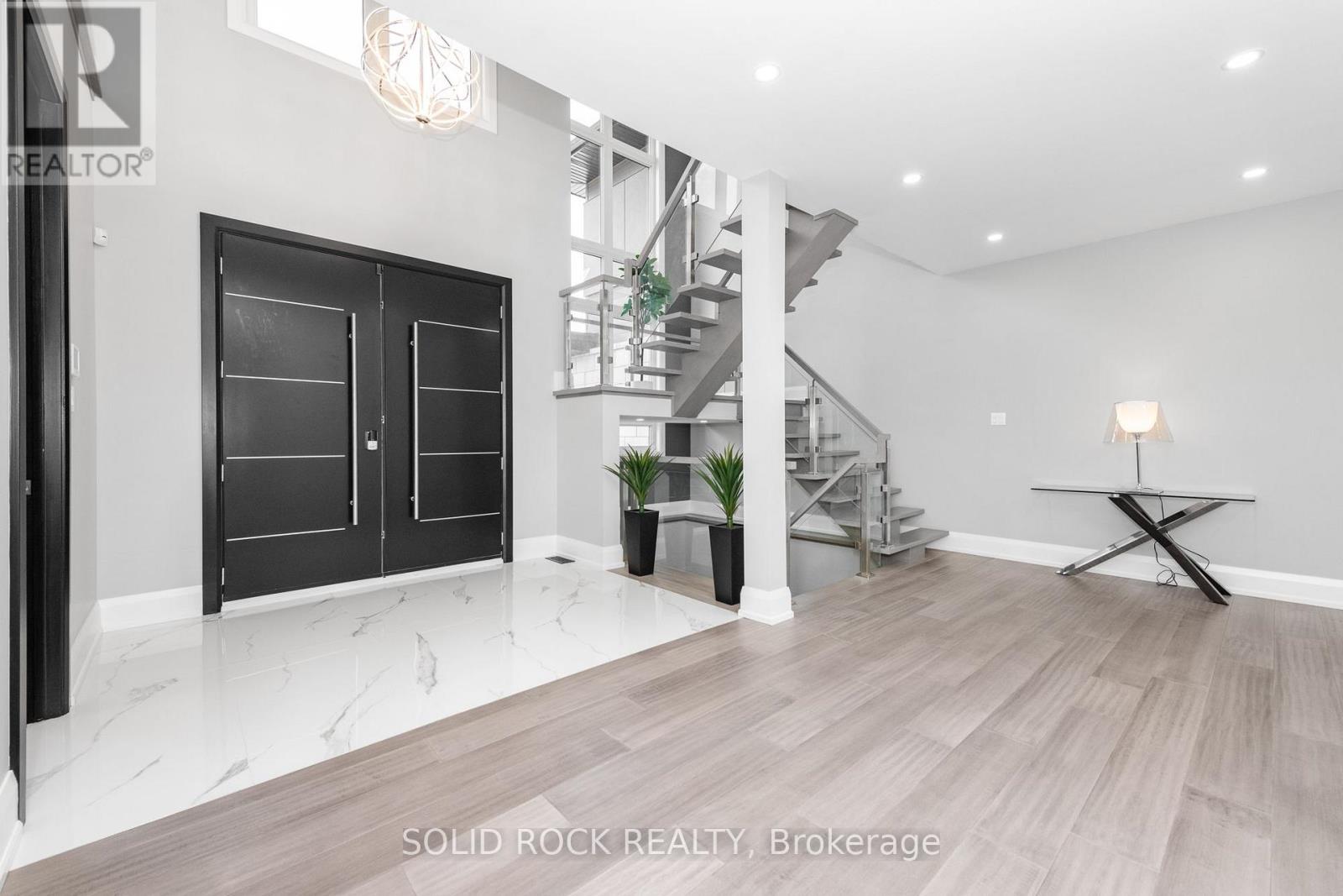224 Roger Road, Ottawa, Ontario  K1H 5C6 - Photo 2 - X13811654