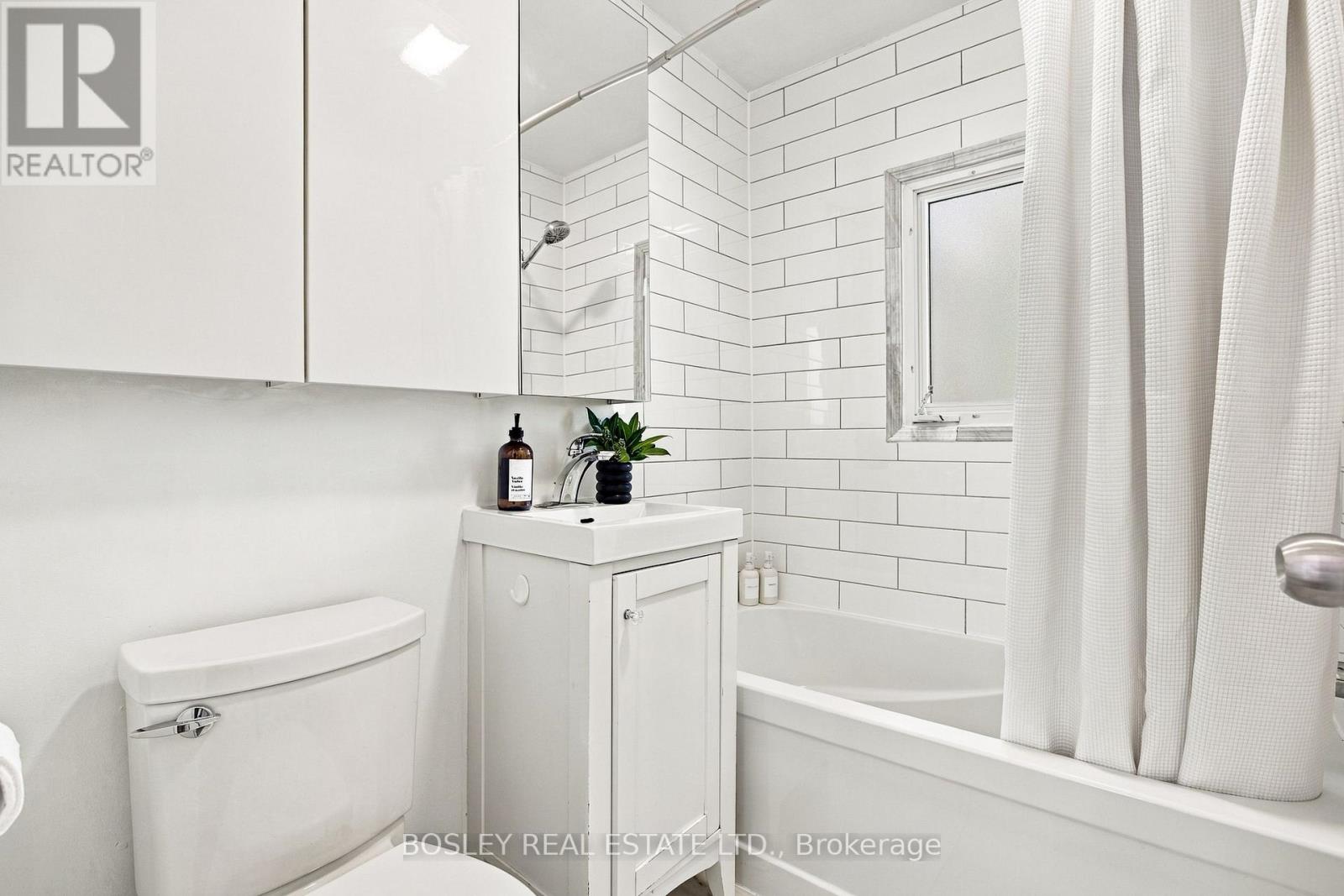 682 Milverton Boulevard, Toronto, Ontario  M4C 1X9 - Photo 26 - E13809448