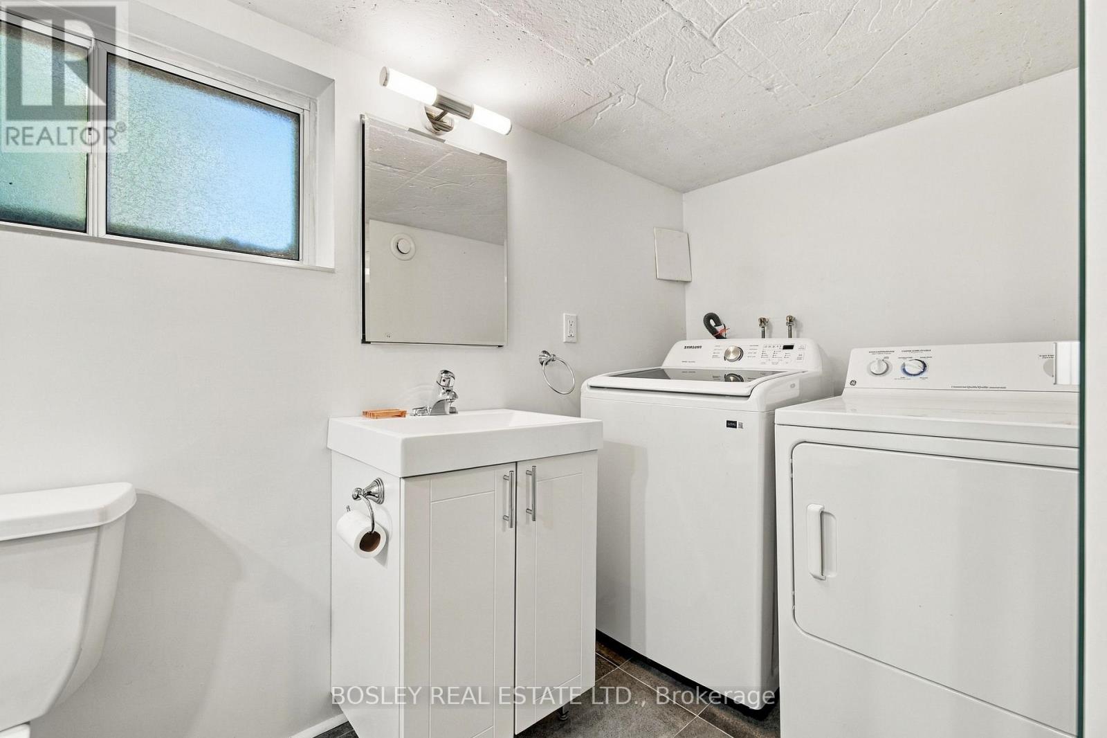 682 Milverton Boulevard, Toronto, Ontario  M4C 1X9 - Photo 33 - E13809448
