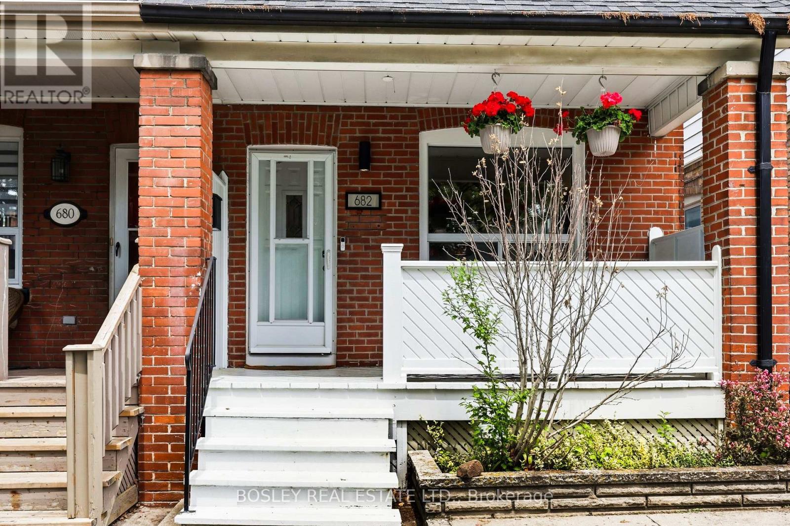 682 Milverton Boulevard, Toronto, Ontario  M4C 1X9 - Photo 46 - E13809448