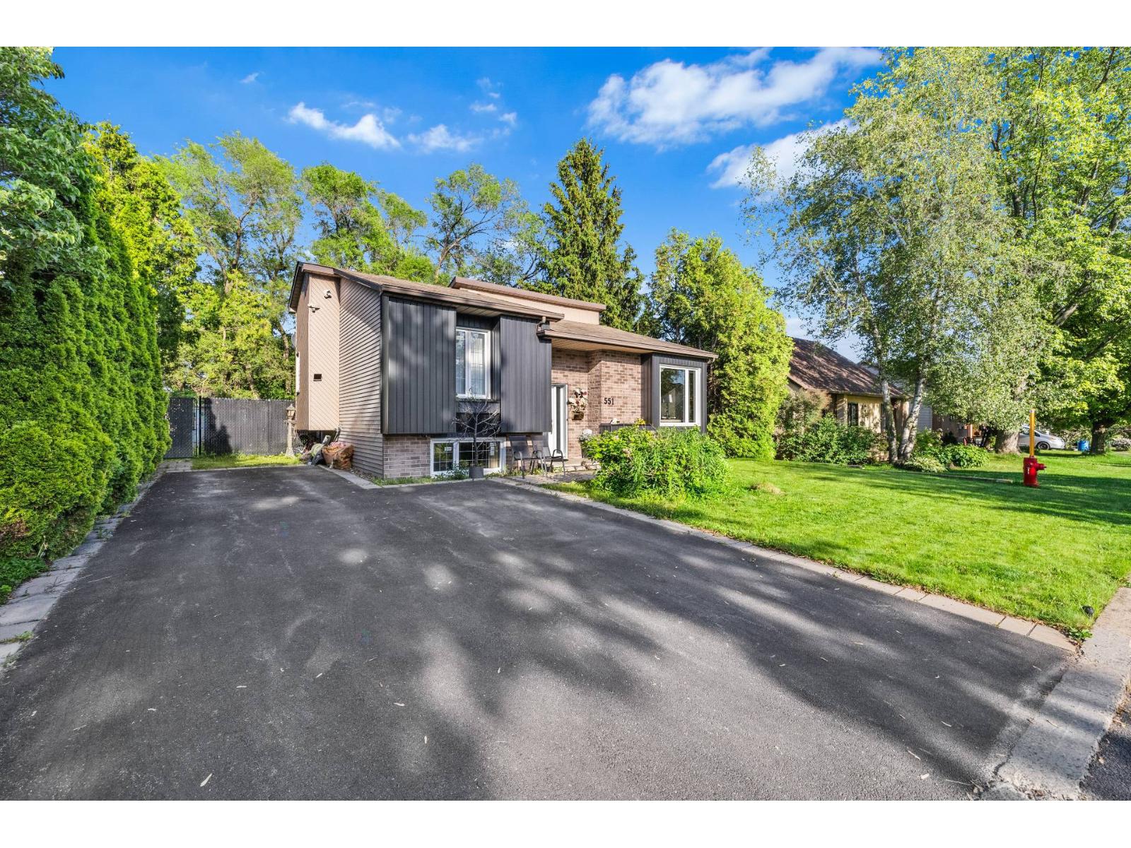 551 Rue Simonet Montréal (L'Île-Bizard/Sainte-Geneviève) Quebec Canada H9C2R8 4