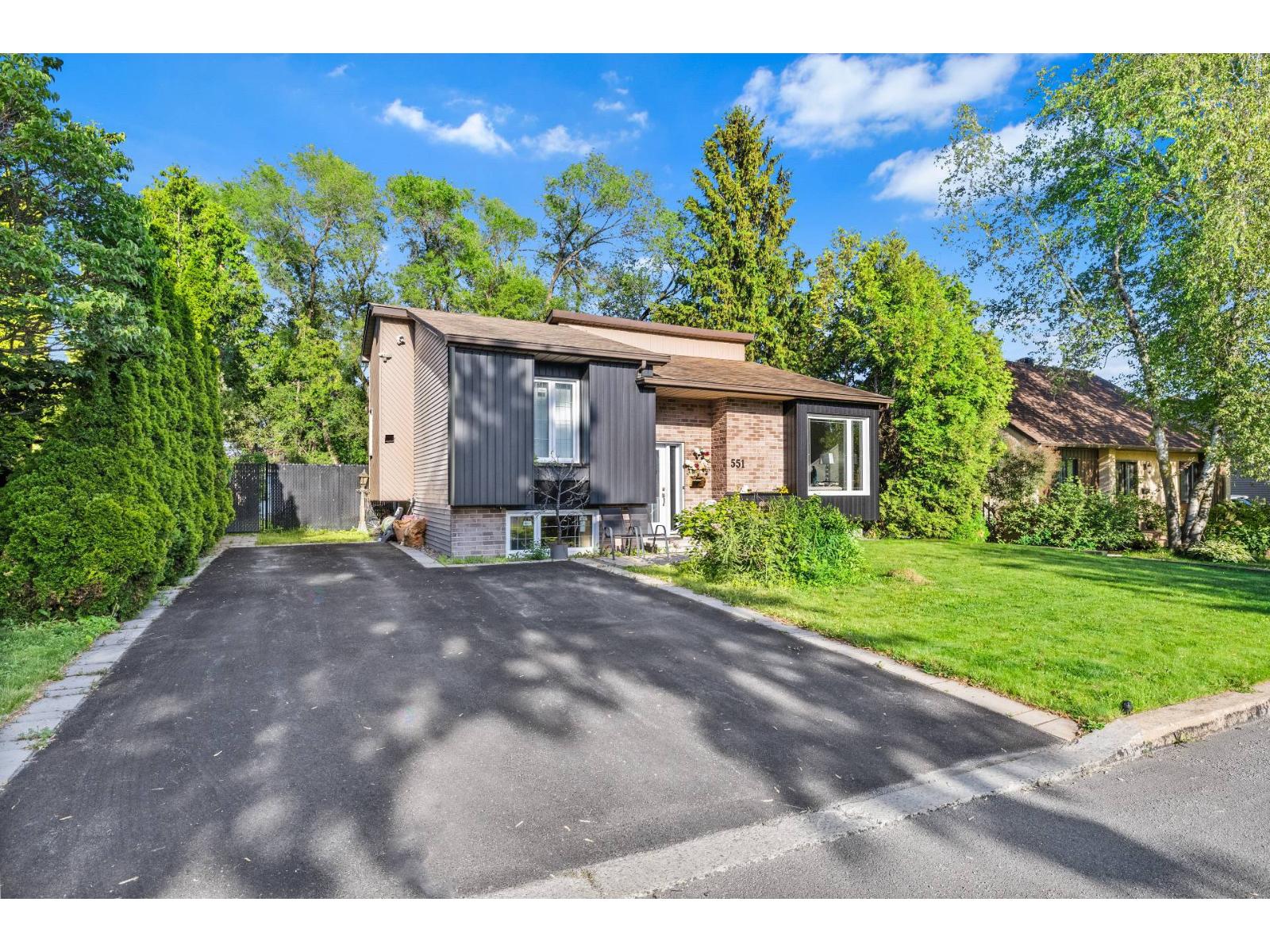 551 Rue Simonet Montréal (L'Île-Bizard/Sainte-Geneviève) Quebec Canada H9C2R8 2