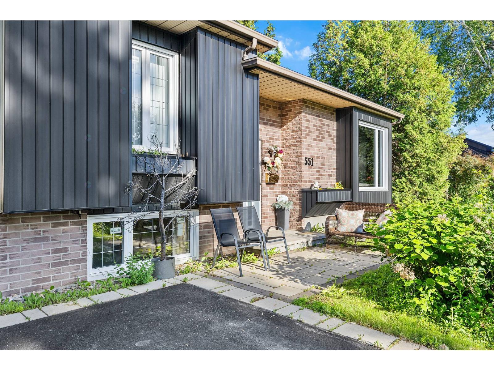 551 Rue Simonet Montréal (L'Île-Bizard/Sainte-Geneviève) Quebec Canada H9C2R8 5