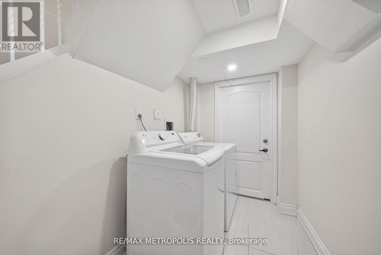 Bsmt - 6 Madoc Drive, Brampton, Ontario  L6V 1Z9 - Photo 22 - W13811618