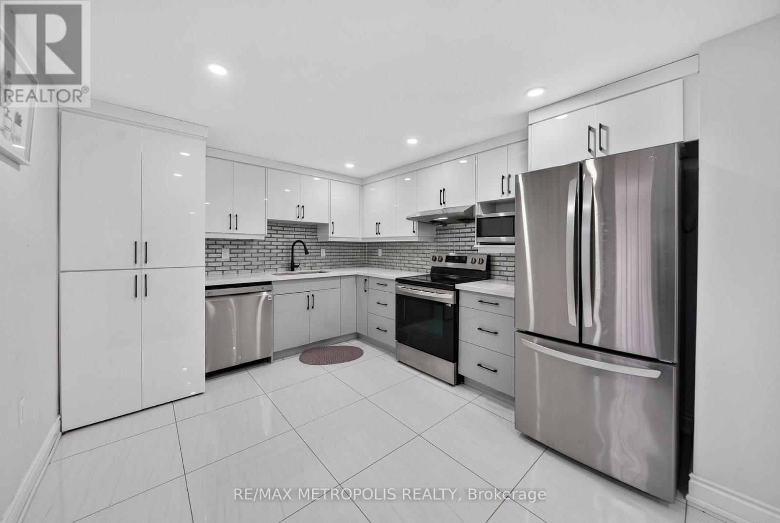 Bsmt - 6 Madoc Drive, Brampton, Ontario  L6V 1Z9 - Photo 4 - W13811618
