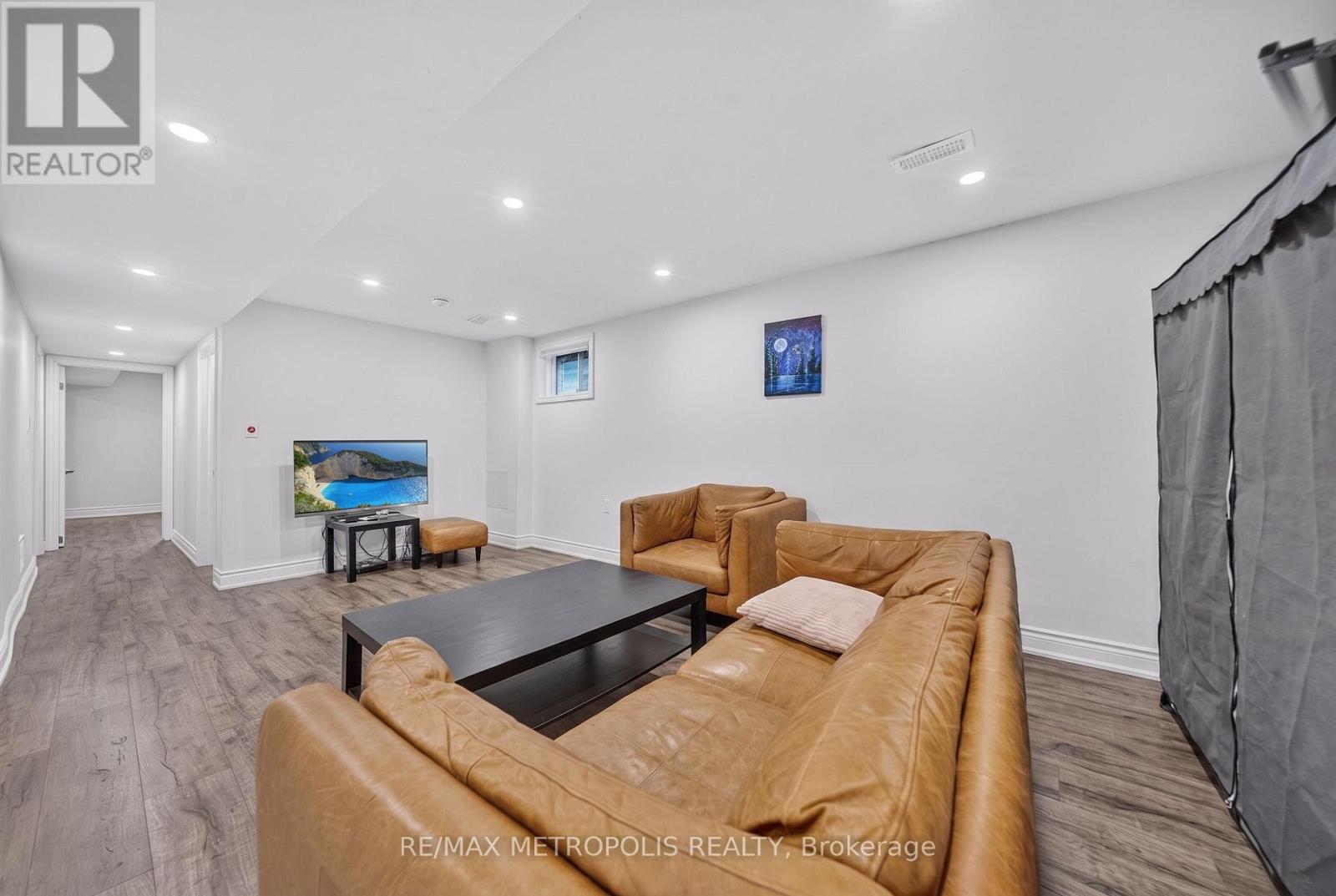 Bsmt - 6 Madoc Drive, Brampton, Ontario  L6V 1Z9 - Photo 8 - W13811618