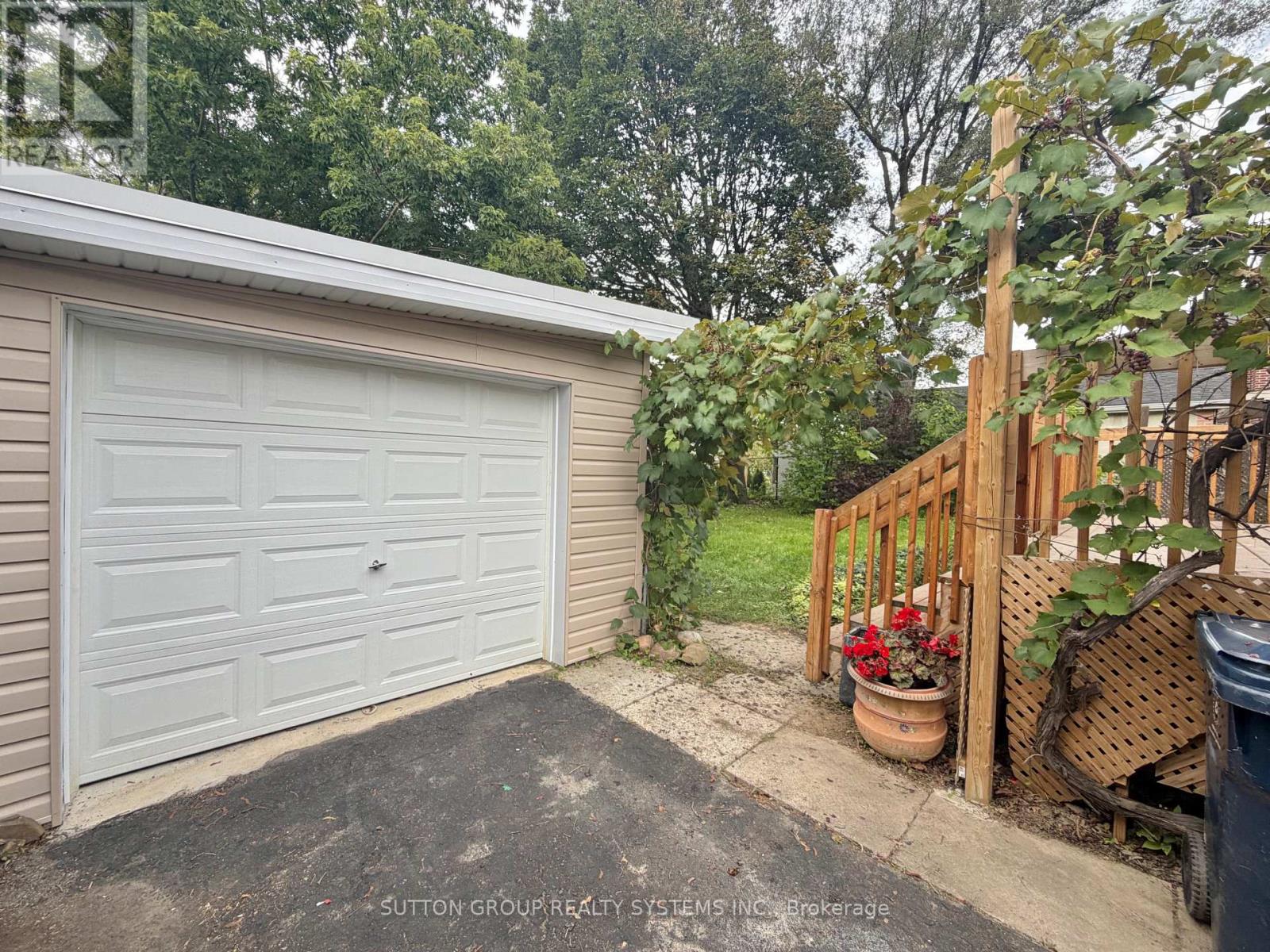 26 Compton Crescent, Toronto, Ontario  M3M 2C2 - Photo 2 - W13811650