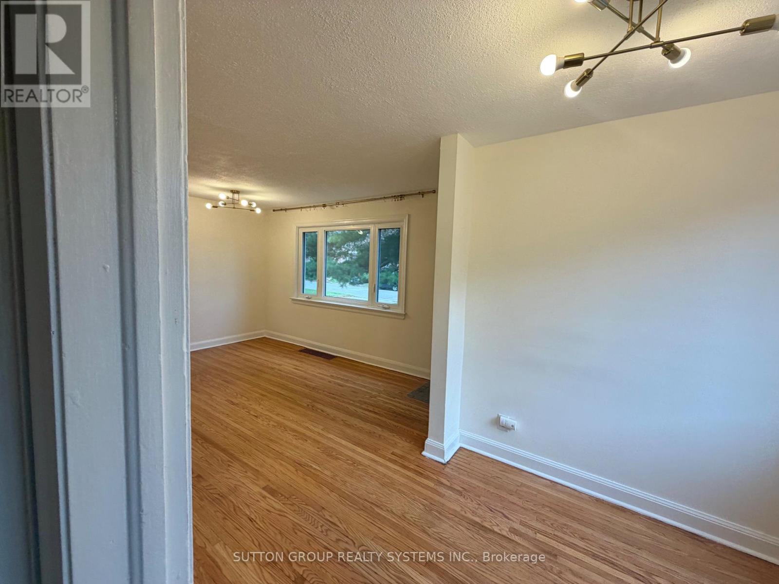 26 Compton Crescent, Toronto, Ontario  M3M 2C2 - Photo 6 - W13811650