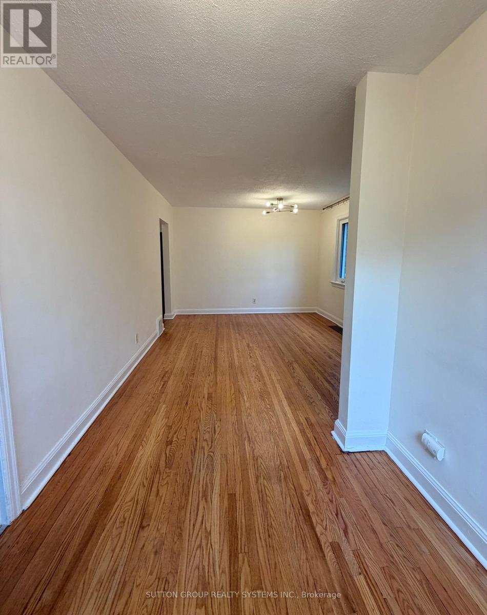 26 Compton Crescent, Toronto, Ontario  M3M 2C2 - Photo 7 - W13811650