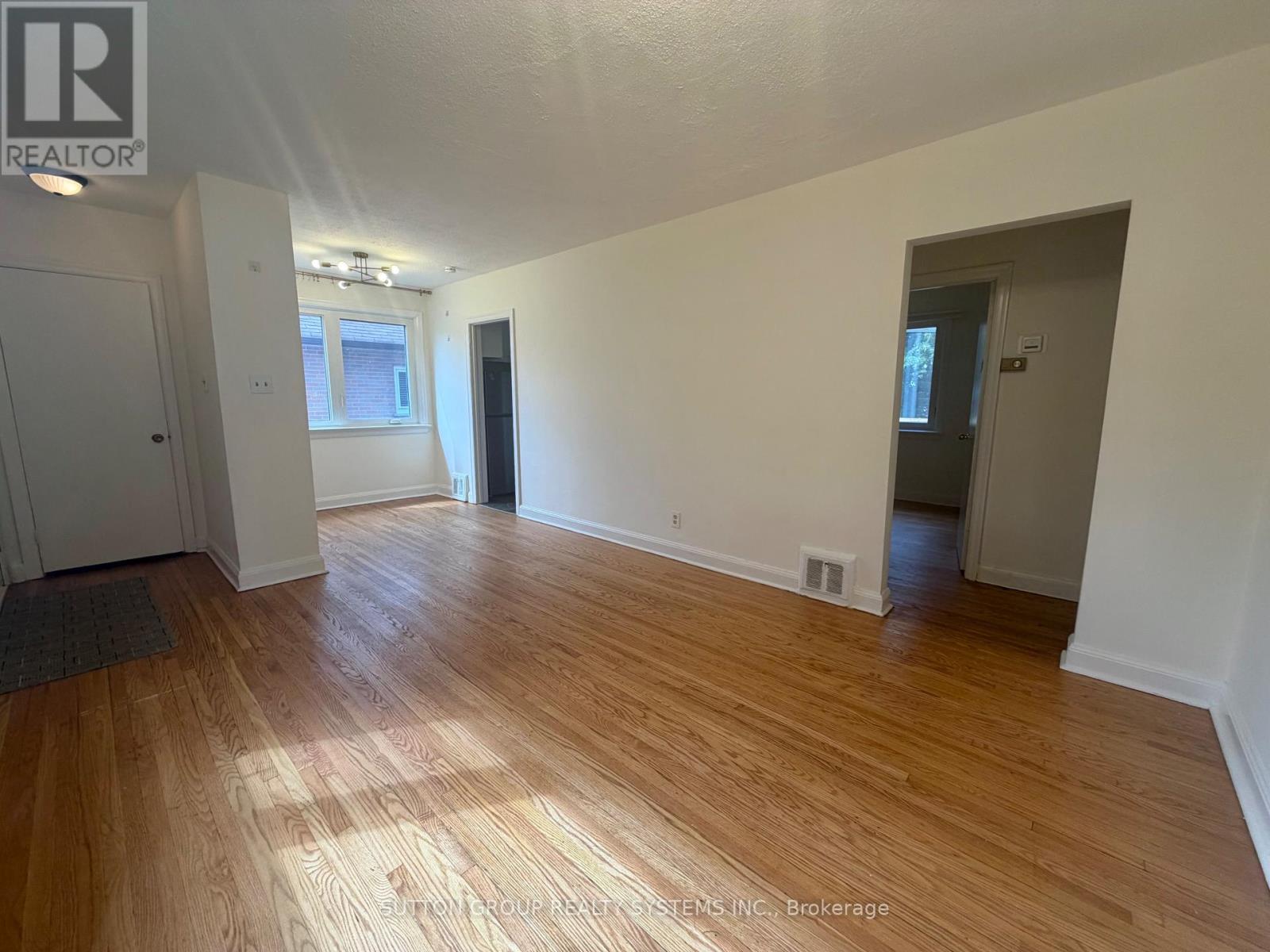 26 Compton Crescent, Toronto, Ontario  M3M 2C2 - Photo 8 - W13811650