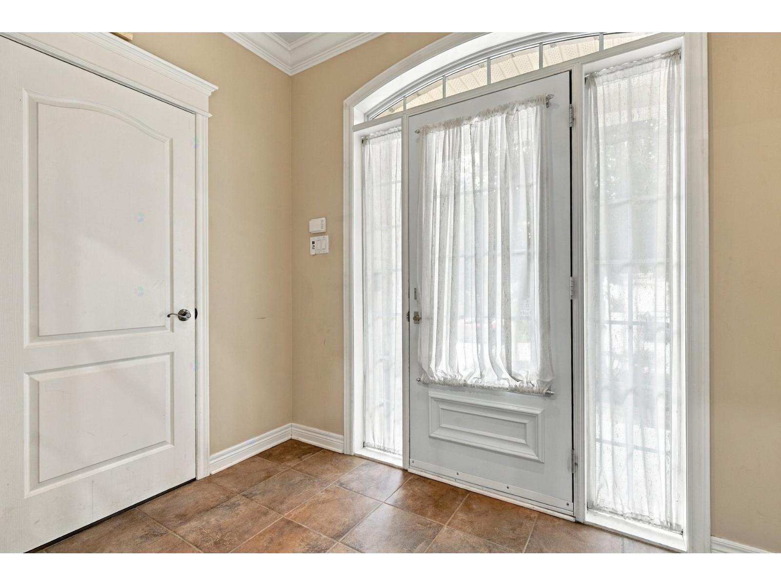 10 Rue de Clervaux Rosemère Quebec Canada J7B1R5 4