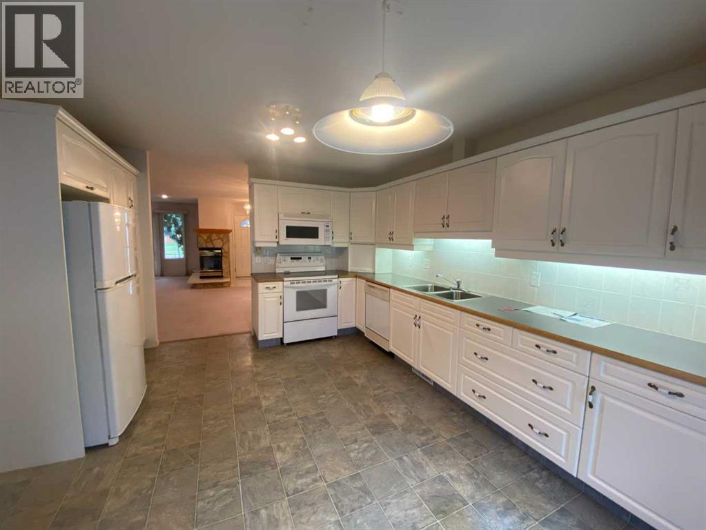 415 1 Avenue NW, Sundre, Alberta  T0M 1X0 - Photo 17 - A2340327