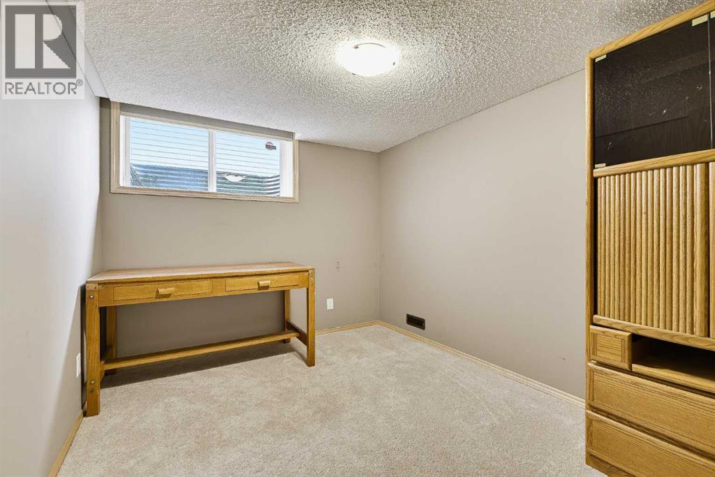 7308 26 Avenue SW photo 34