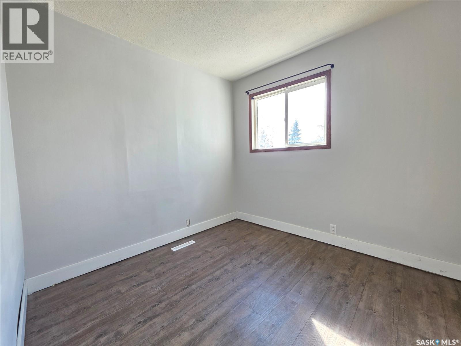1428 Winnie Street, Swift Current, Saskatchewan  S9H 1R3 - Photo 9 - SK049055