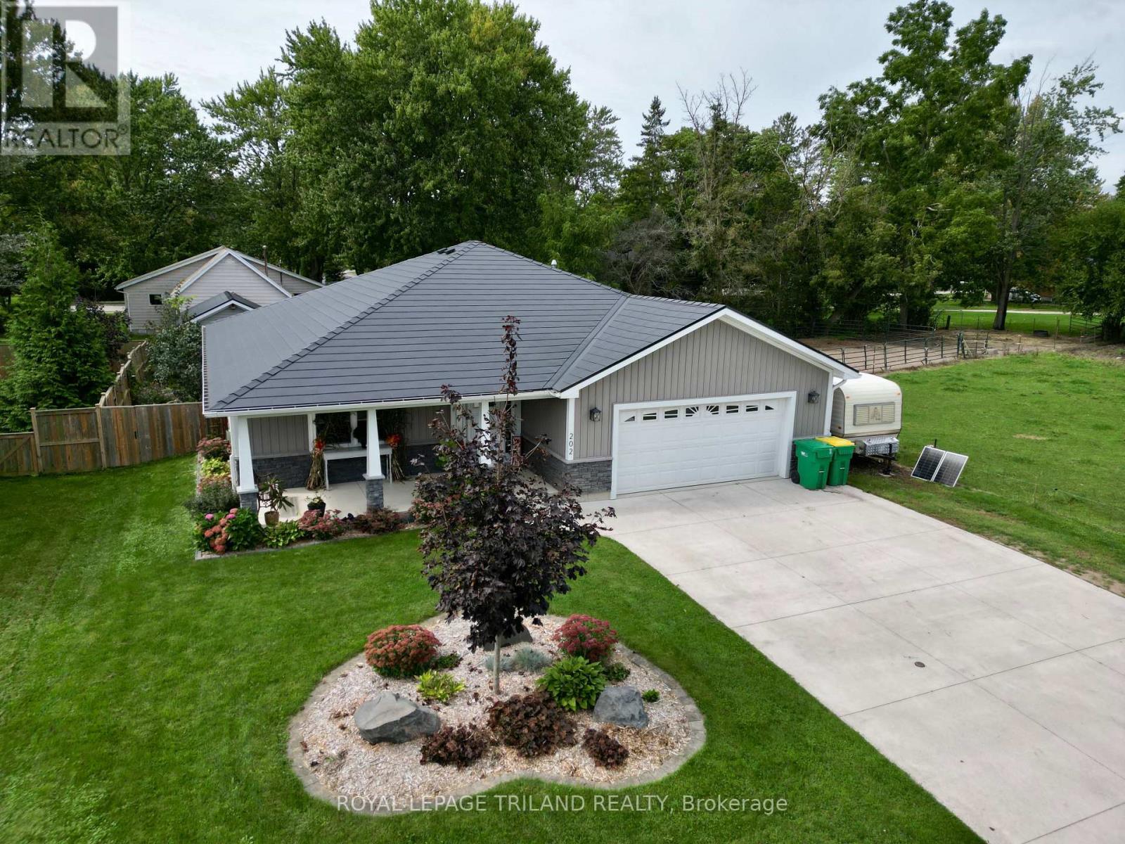 202 Reycraft Avenue, Southwest Middlesex (Glencoe), Ontario  N0L 1M0 - Photo 2 - X13811778