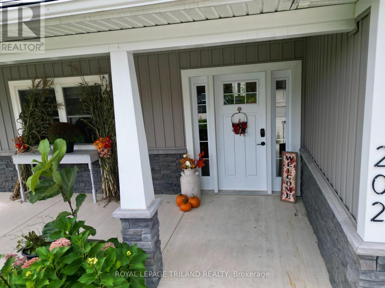 202 Reycraft Avenue, Southwest Middlesex (Glencoe), Ontario  N0L 1M0 - Photo 3 - X13811778