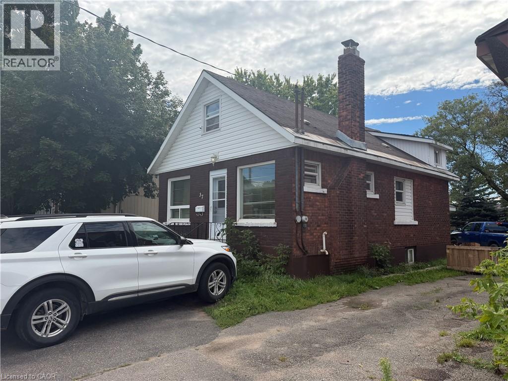 37 Albert Street E, Sault Ste. Marie, Ontario  P6A 2H7 - Photo 2 - 40865170