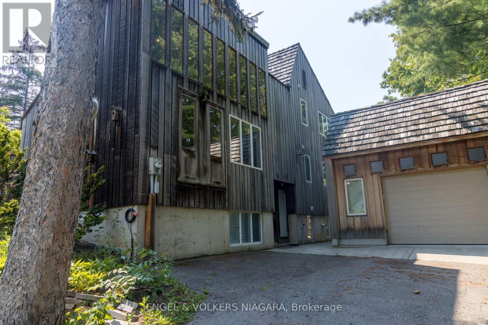 89 Byron Street, Niagara-On-The-Lake, Ontario L0S 1J0 - Photo 2 - X13811790