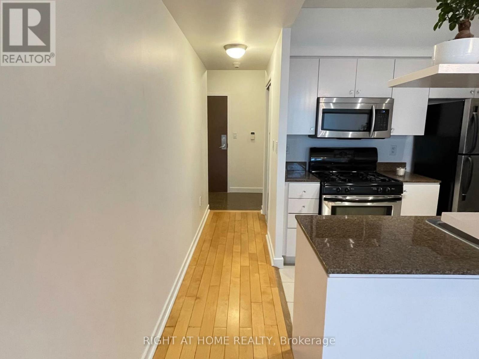 811 - 35 Mariner Terrace, Toronto, Ontario  M5V 3V9 - Photo 2 - C13811818
