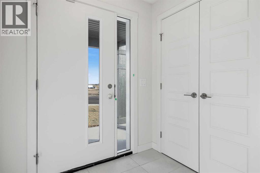 4 Waterford Glen, Chestermere, Alberta  T1X 2T8 - Photo 9 - A2301959