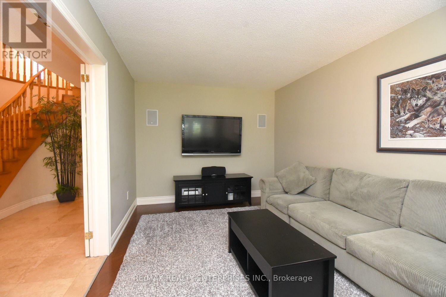 4473 STONEMILL COURT Mississauga (East Credit) Ontario Canada L5V1E5 5