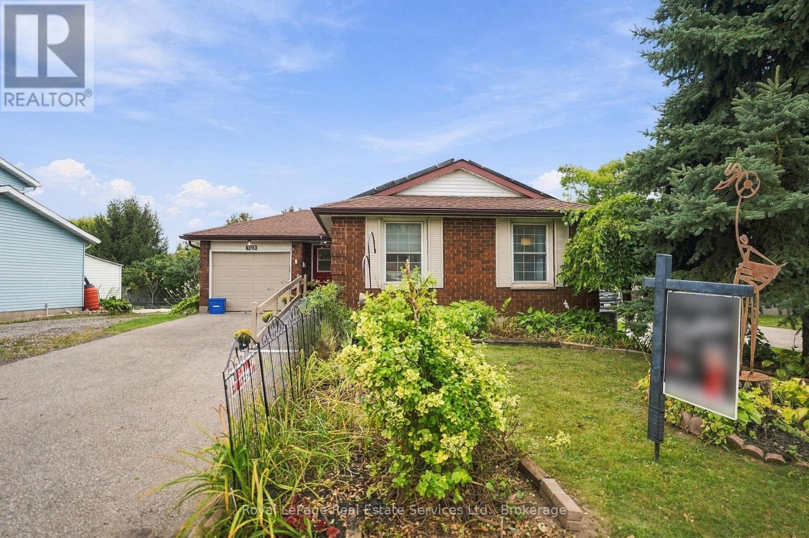 303 GRAND RIDGE DRIVE, Cambridge, Ontario