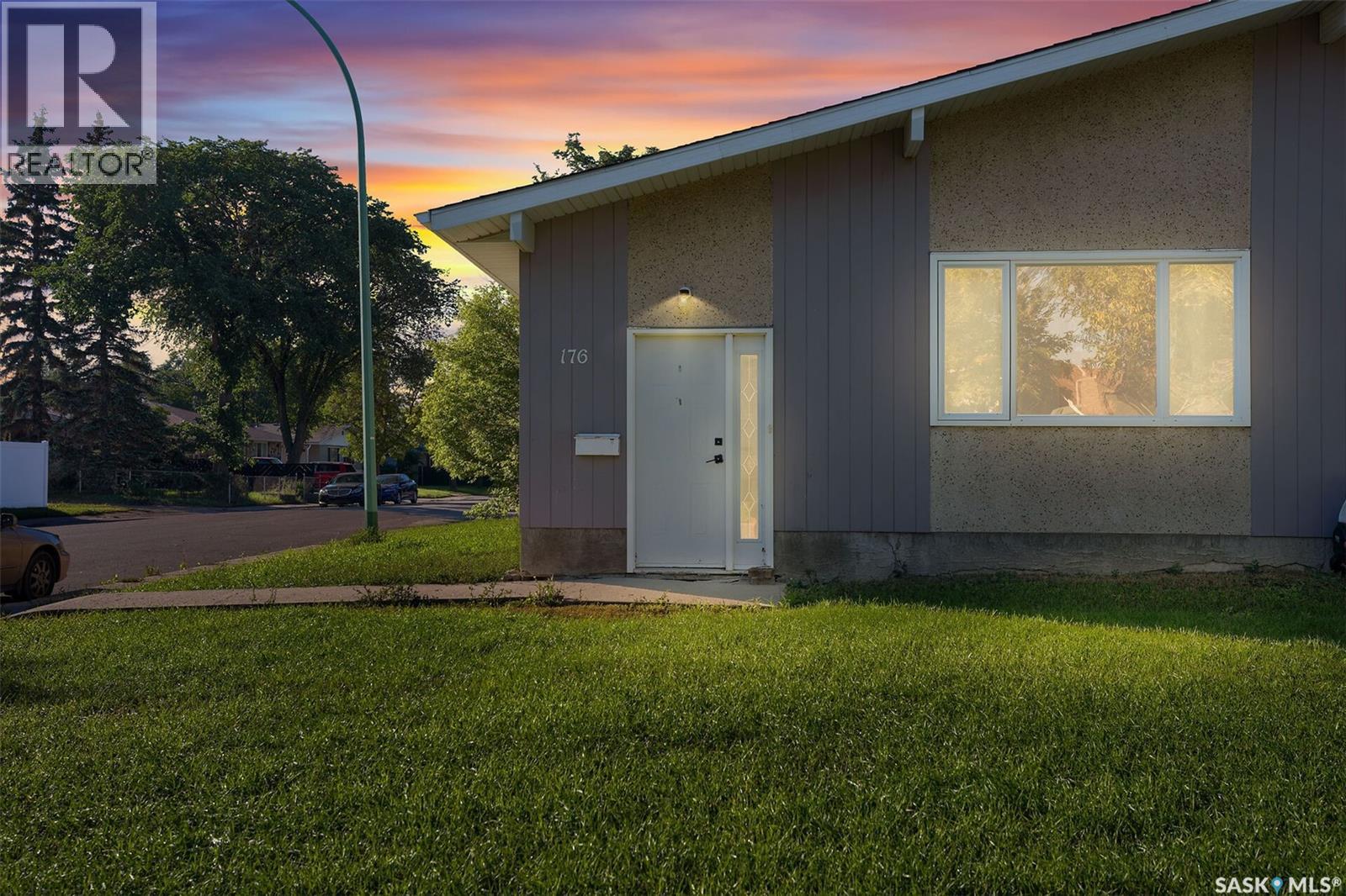 176-178 Rothwell Crescent, Regina, Saskatchewan  S4N 1R8 - Photo 3 - SK049081