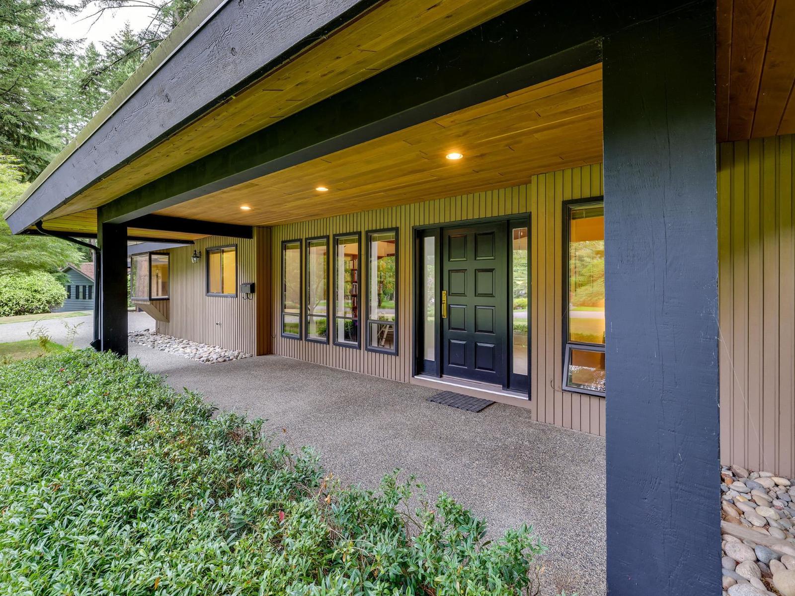 2910 Chantrell Place, Surrey, British Columbia  V4A 4A5 - Photo 3 - R3165479