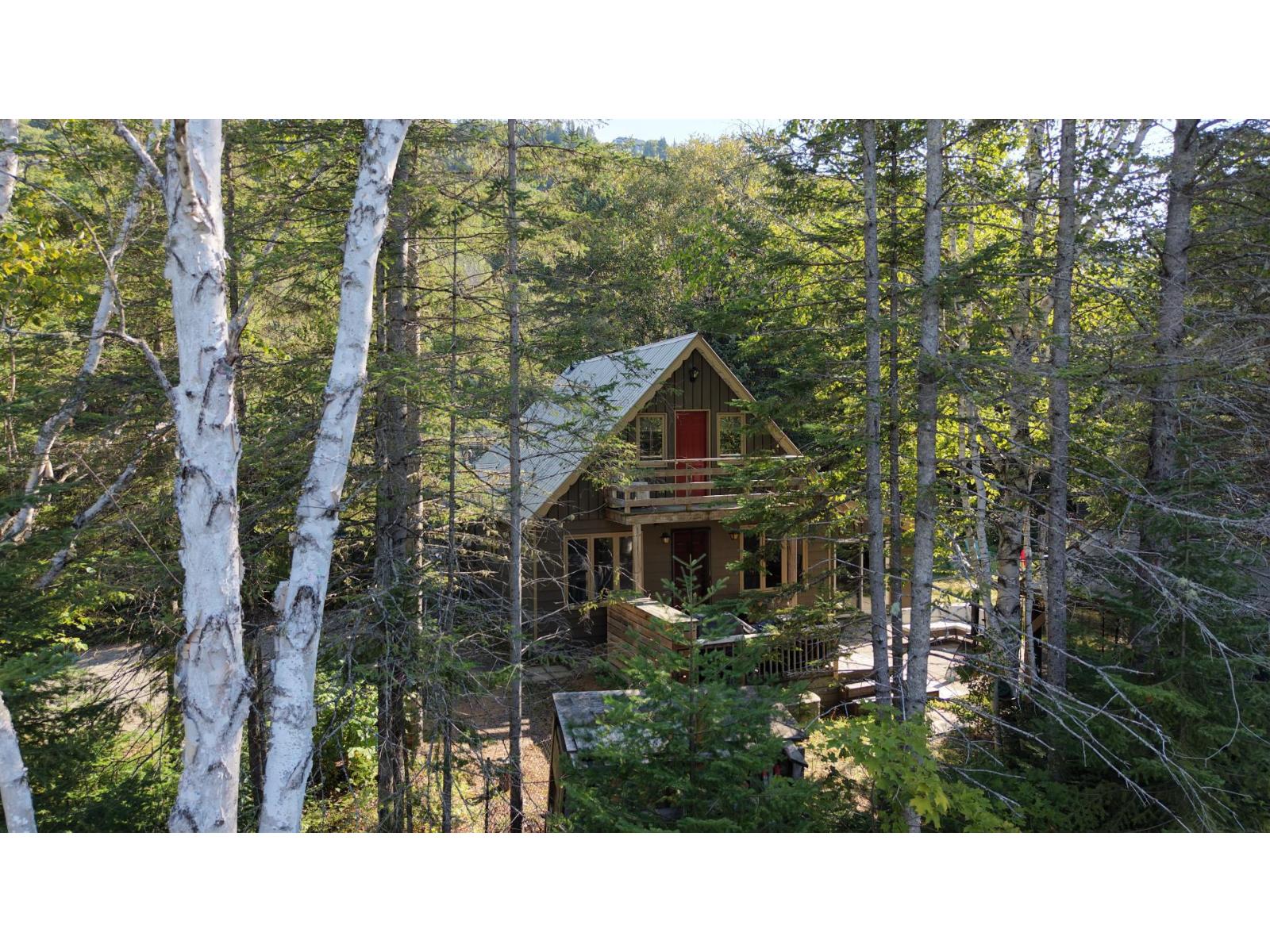 20 Ch. Ouareau N. Saint-Donat Quebec Canada J0T2C0 3